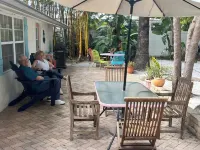 Charming Dog-Friendly, Tropical Backyard. 1 Queen, 1 Full, 2 Twin Beds, 2 Baths - 3-Star