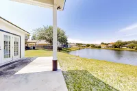 Waterfront 2-story Home With Water Views, Patio, Streaming, Washer/dryer, & AC - Balkoner