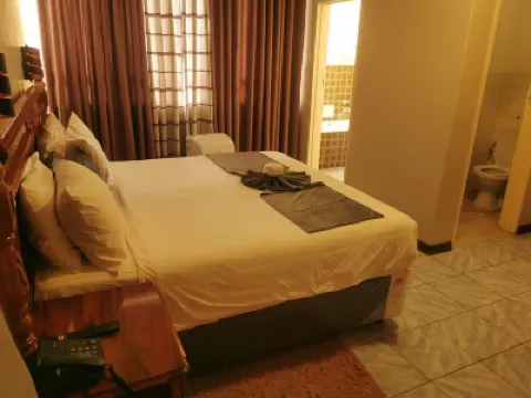 Hotel Redcliff Отели в г. 