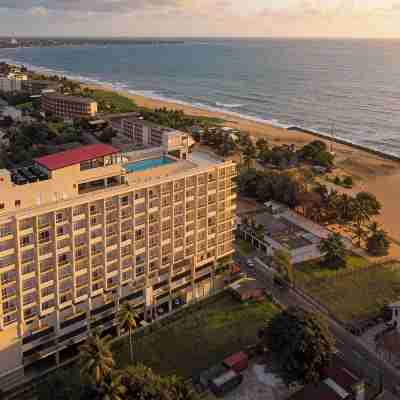 Ocean Breeze Condo Hotel Exterior