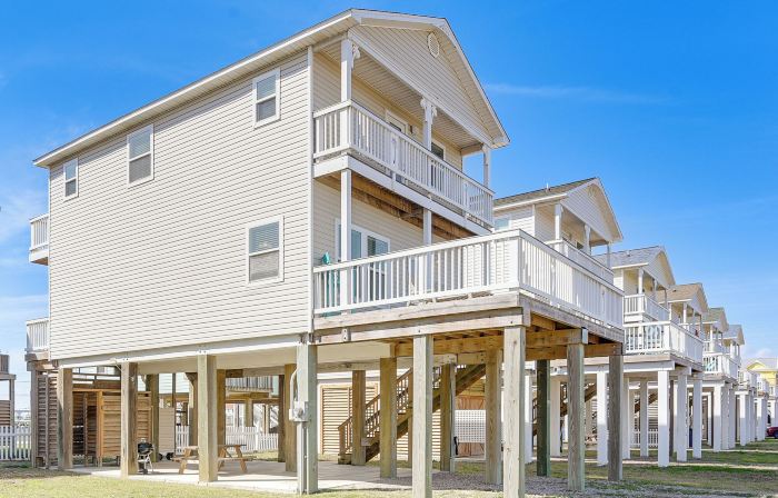 1 Min Walk to Beach A Surfside Beach Favorite!