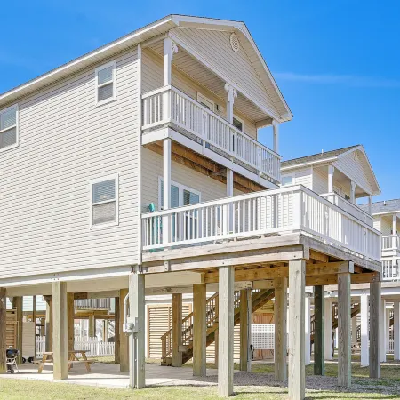 1 Min Walk to Beach A Surfside Beach Favorite!