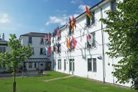 Pax Lodge Hotels near Fenton House