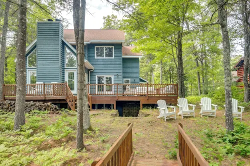 Lakefront Minocqua Getaway Dock, Game Room! - Parkplatz