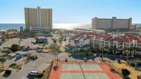 Emerald Lagoon by Avantstay Bright Condo + Pool + Pier + Tennis Access Walk to Beach + Dining