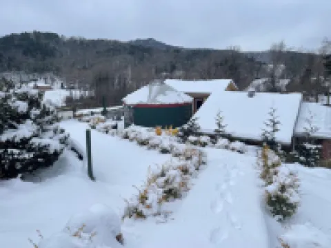 เมาน์เทน แอร์ คอทเทจ, อินน์ & แกลมปิ้ง โรงแรมใน