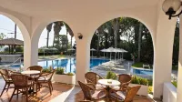 Andromeda Hotel Apartments - สระว่ายน้ำแบบอินฟินิตี้