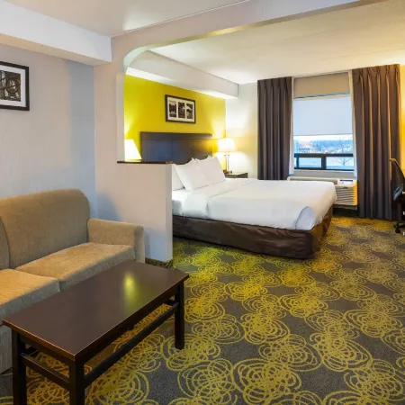Comfort Hotel & Suites