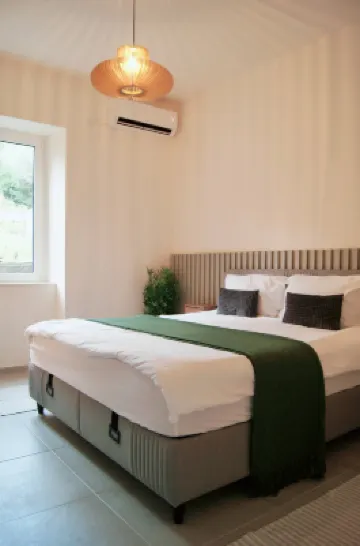 Designer Seafront Stay | 2 Bed Hotels in 