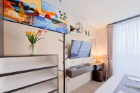 Strategic Studio at Apartment Collins Boulevard By Travelio