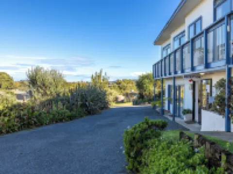 Waiheke Island Motel Hotels near Waiheke Island Explorer Bus