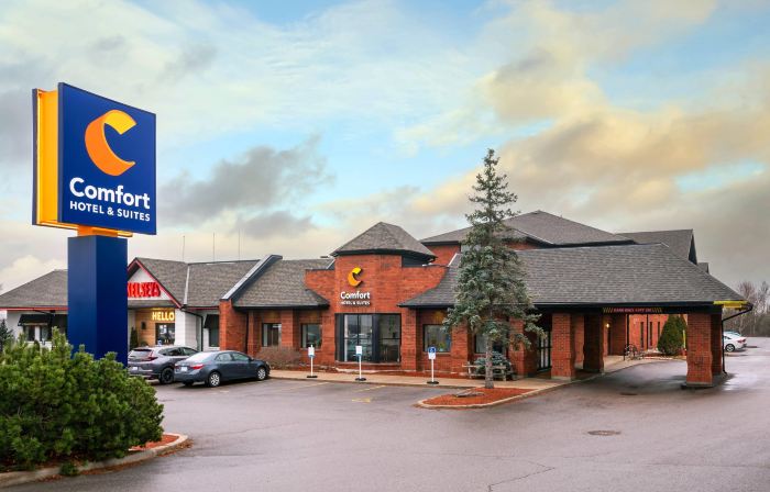 Comfort Hotel & Suites