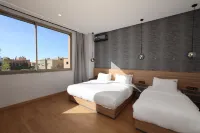 La villa luxury suites