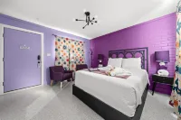 The Pink Flamingo - Violet Valentino - 4-Star