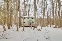 Poconos Retreat in The Hideout Lake Community! - Wifi