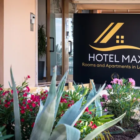 HOTEL MAX  LAZISE
