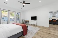 Master suite/ Soaking Tub/ Spacious Kitchen