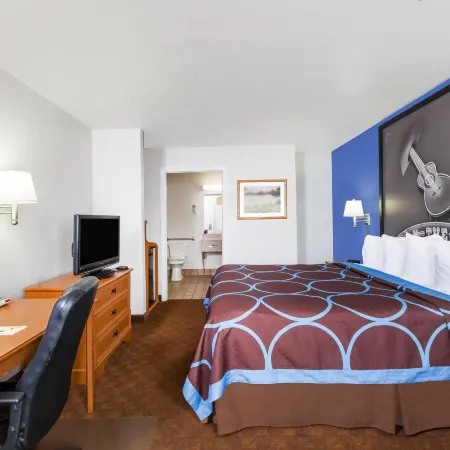 Super 8 by Wyndham Cleburne