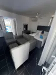 Condo face à épicerie à 3 minutes de la plage 302 فنادق في 