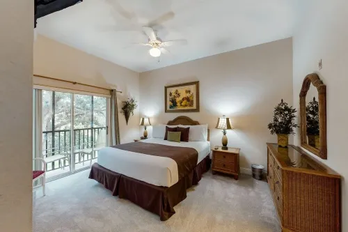 Spacious Resort Condo on Lake 10 Min from Disney-Fab Amenities100+ 5 Star Review
