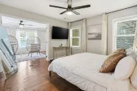 Lakefront -Heated Pool -EV Charger -Dock -Fire Pit -Kayaks -Game Room