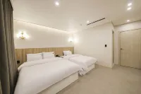 Gongju Kingker Hill - Motels
