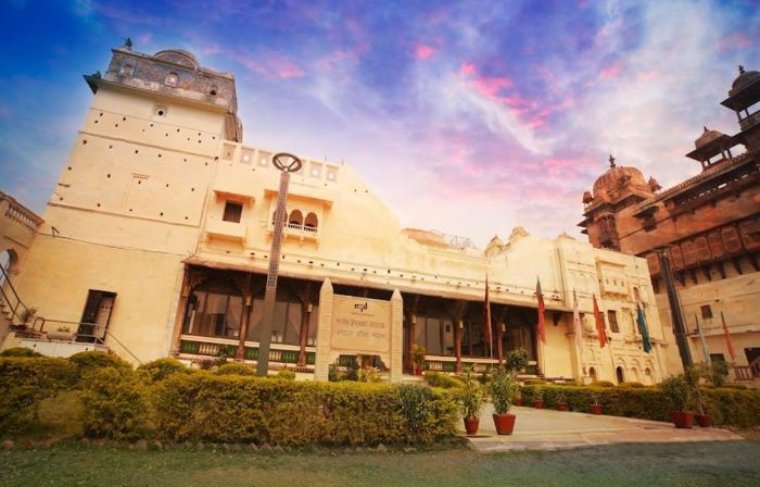 MPT Sheesh Mahal, Orchha