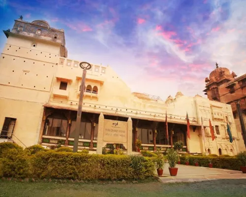 MPT Sheesh Mahal, Orchha Hotels in Orchha