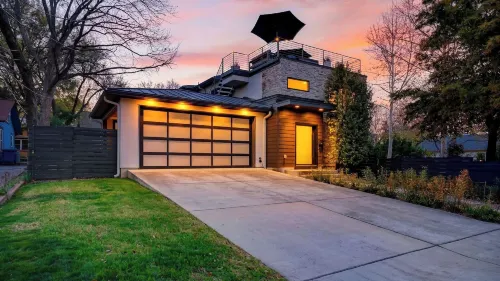 Bluebonnet Lane by Avantstay Near Lady Bird Lake + Downtown Patio + Firepit Designer Zilker Home
