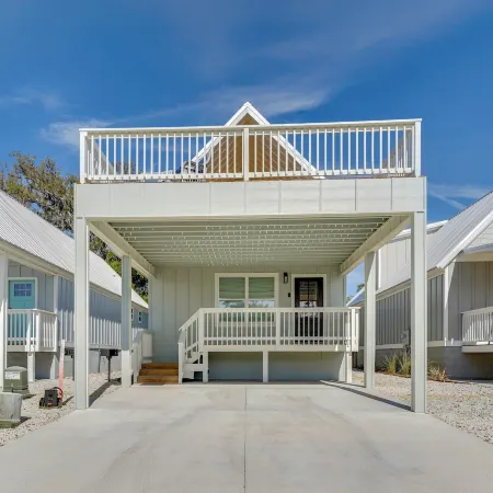 Brand New Home in Steinhatchee with Rooftop Deck!