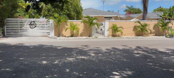 Sandelwood Studios' Hotele w: Nassau
