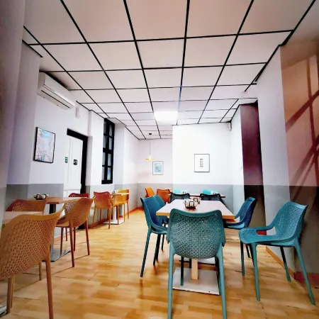 Feel Hostels City Center