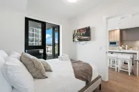 AQUA Corner Unit w Balcony and Amazing View #614