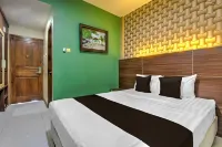 Townhouse Oak near Stasiun Purwosari formerly Graha Gentan Solo - parking