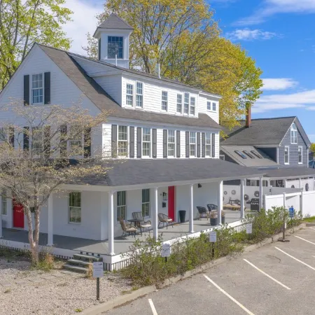 Coastal Spacious Retreat Downtown Kennebunkport Village