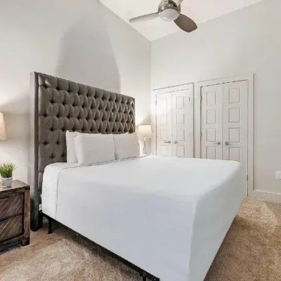 Signature Condo in the Heart of Nola Các khách sạn gần Đường Royal