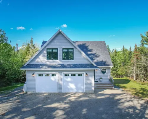 Downeast Retreat: Private Acreage, Contemporary Design & Easy Beach Access Hotels in Lamoine