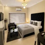 Top Nosh Lounge and Bar - 2-Star