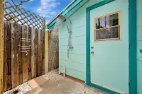 Walk to Sand in 2 Mins Beach Home w Patio Grill - Bungalows