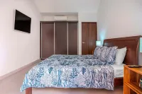 Private Pool & Tropical Style, Minutes From the Beach - Bungalow