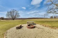 Working Farm w/ On-site Winery! Central Lake Hub - 2-Sterne