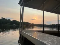 Lakefront Villa 4 / Dock Access - 3-Star