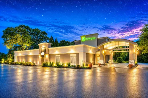 Holiday Inn SOUTH KINGSTOWN (NEWPORT AREA) by IHG - parking