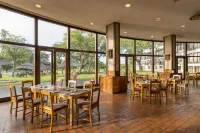Hwange Safari Lodge - parking