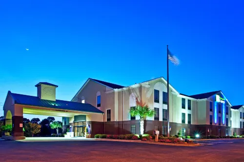 Holiday Inn Express & Suites MILTON EAST I-10 by IHG - parking