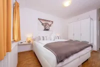 On the Allgäu Cycle Path, Quiet Apartment, with Bicycle Garage - 3-Star
