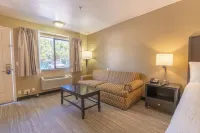 The Oakhurst Inn at Yosemite - parking