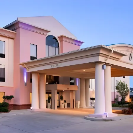 Holiday Inn Express & Suites CLEVELAND by IHG