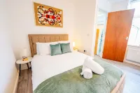 Trendy New Cosy 1BR Near Lively City Road Strip - 2つ星