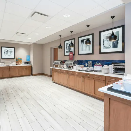 Hampton Inn & Suites Newburgh - Stewart Airport